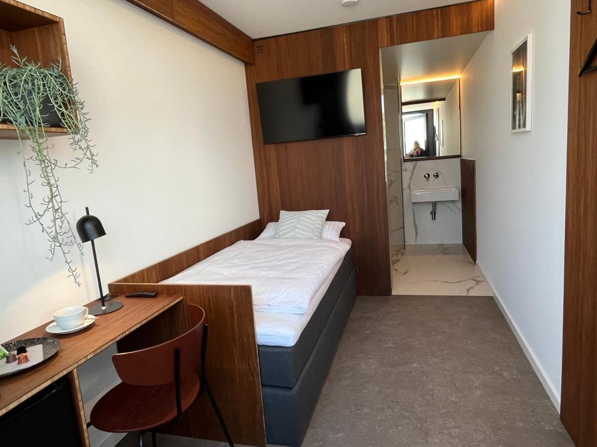 Tin Inn - Hueckelhoven - Das Hotel Aus Hochwertig Ausgebauten Ueberseecontainern מראה חיצוני תמונה