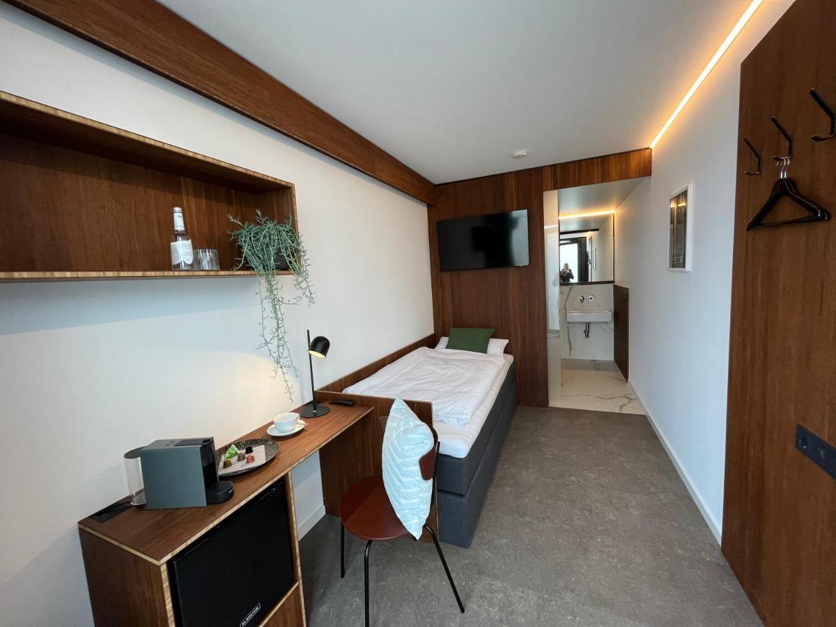 Tin Inn - Hueckelhoven - Das Hotel Aus Hochwertig Ausgebauten Ueberseecontainern מראה חיצוני תמונה