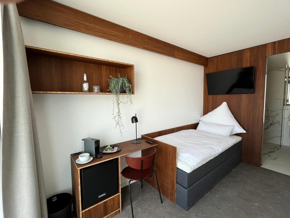 Tin Inn - Hueckelhoven - Das Hotel Aus Hochwertig Ausgebauten Ueberseecontainern מראה חיצוני תמונה