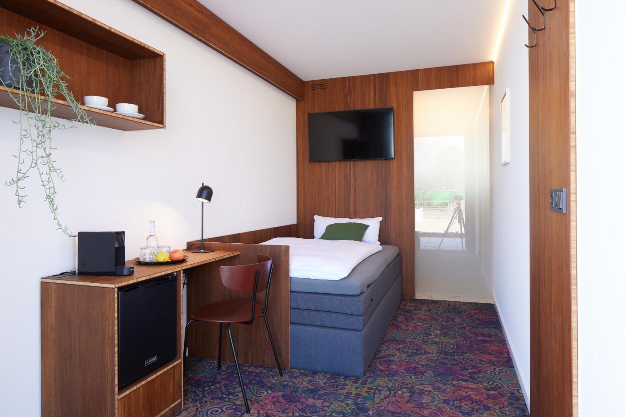 Tin Inn - Hueckelhoven - Das Hotel Aus Hochwertig Ausgebauten Ueberseecontainern מראה חיצוני תמונה