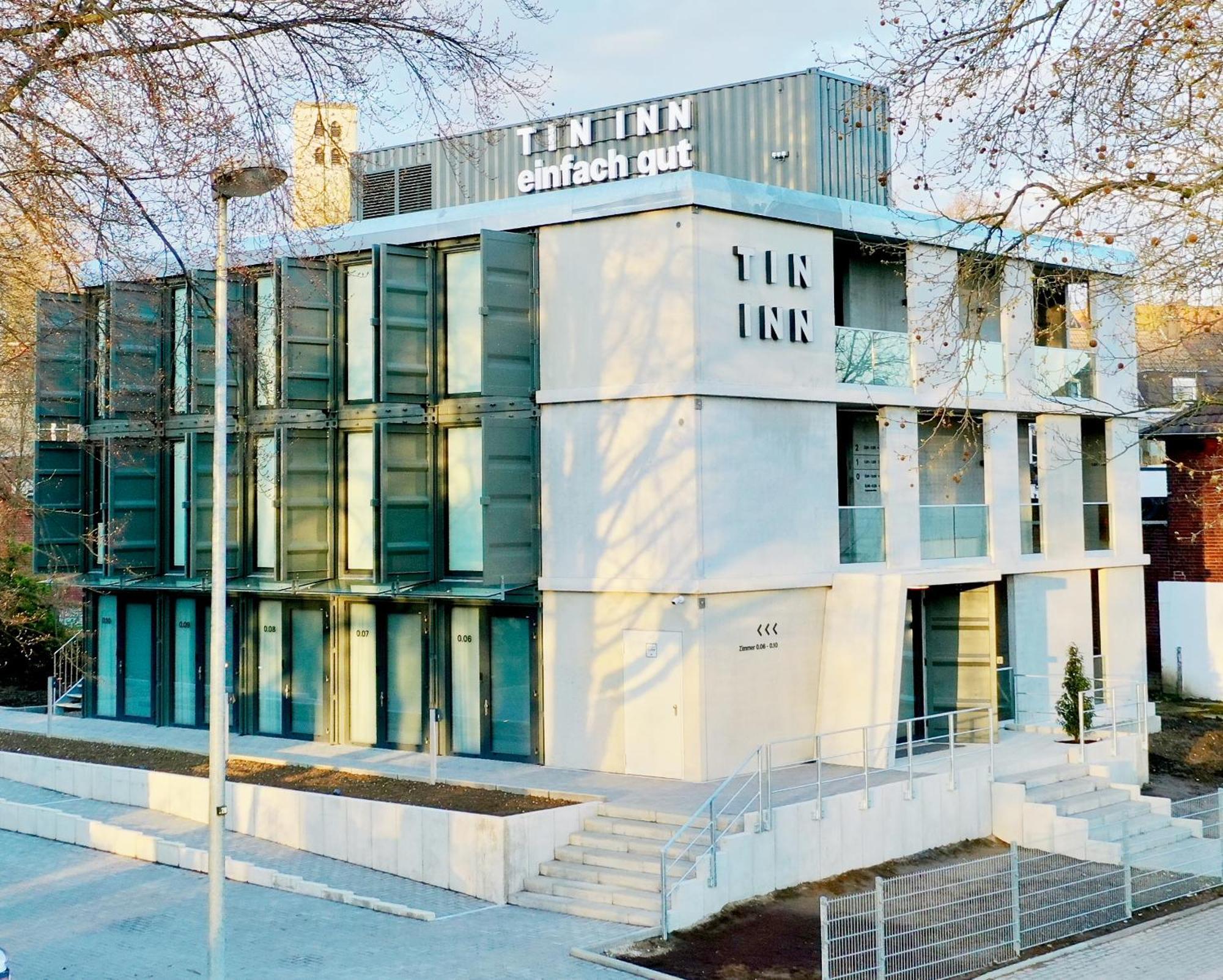 Tin Inn - Hueckelhoven - Das Hotel Aus Hochwertig Ausgebauten Ueberseecontainern מראה חיצוני תמונה